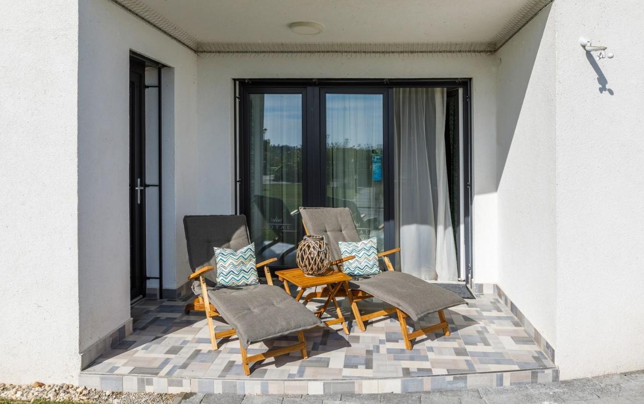 Royal Cafe Apartman Keszthely Exteriér fotografie